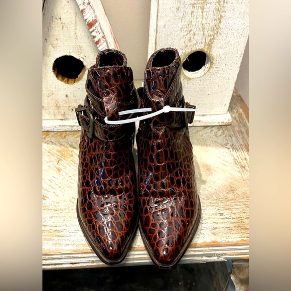 Dingo Women's 6.5 Brown Leather Patent Croc Pattern Ankle Boots - Picture 3 of 11